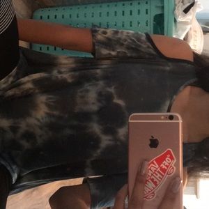 Shoulder cut tie-dye